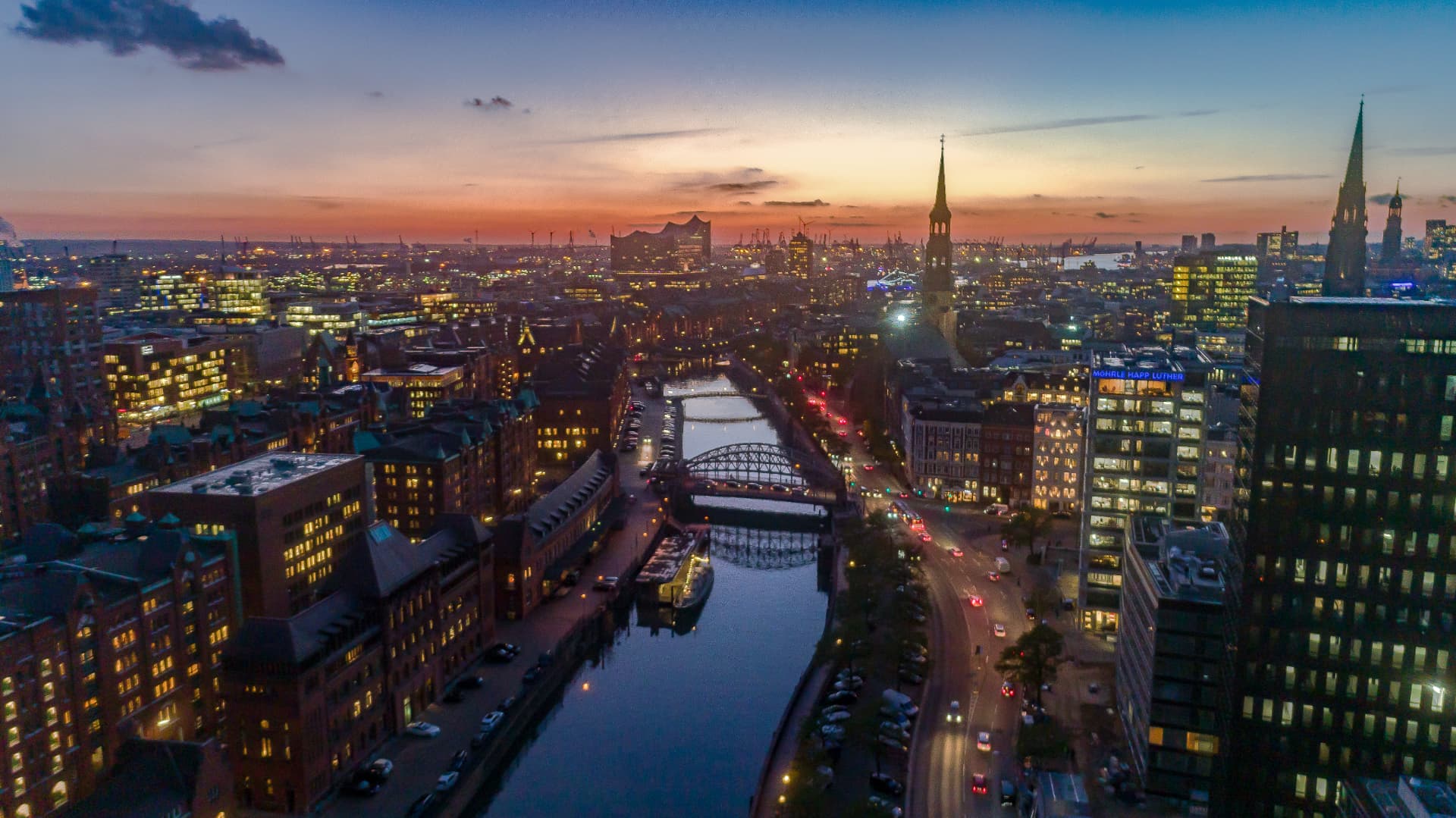 Hamburg an der Elbe aus der Luft