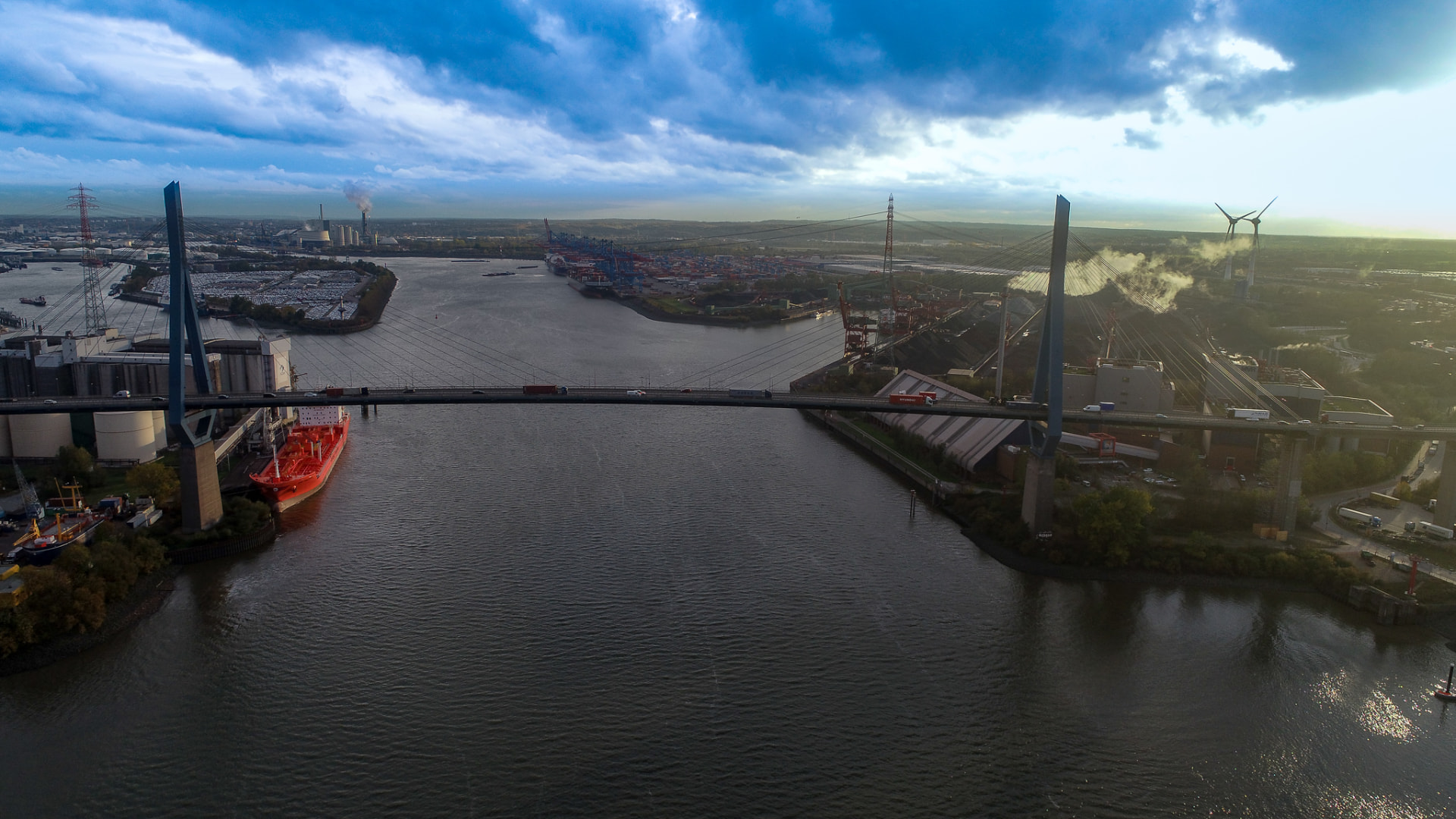 Köhlbrandbrücke in Hamburg aus der Luft